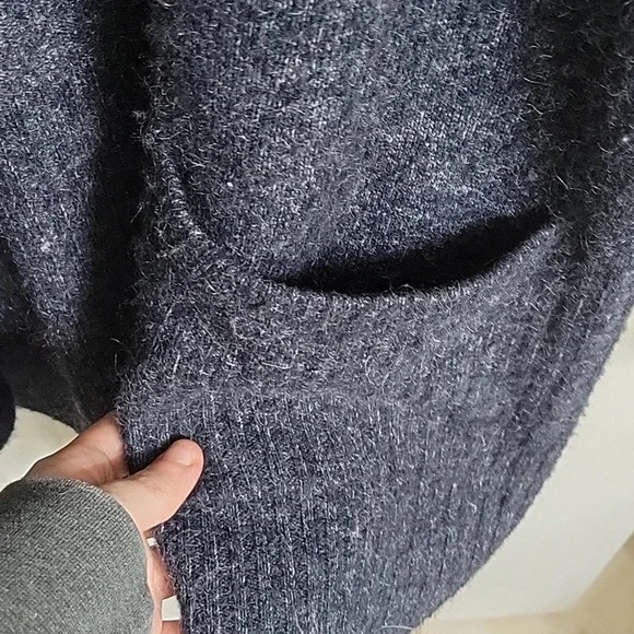 Abercrombie & Fitch Chenille Embroidered Moose Emblem Cardigan - Picture 5 of 9